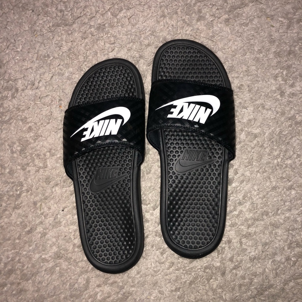 black nike slides